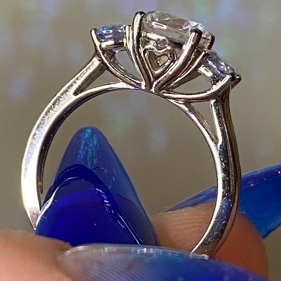 Diamond Blue Sapphire - Picture 3 of 5
